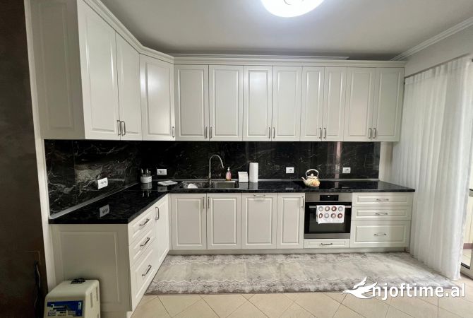 Shtepi ne shitje Apartament ne Tirane, 2+1, Mobilimi E mobiluar, Pagesa 265,000  Euro.