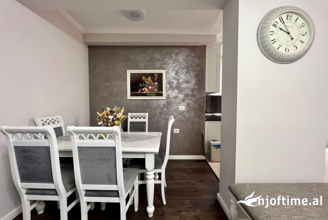 Shtepi ne shitje Apartament ne Tirane, 2+1, Mobilimi E mobiluar, Pagesa 265,000  Euro.