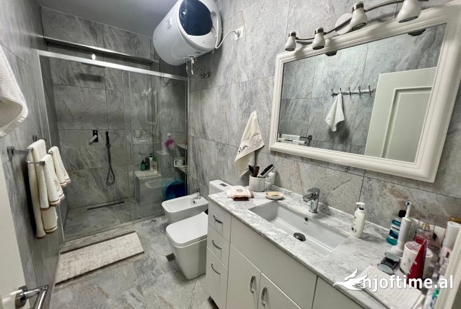 Shtepi ne shitje Apartament ne Tirane, 2+1, Mobilimi E mobiluar, Pagesa 265,000  Euro.