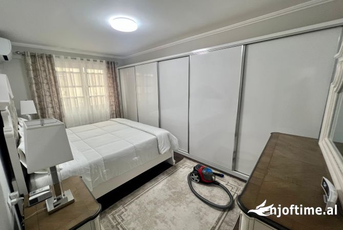 Shtepi ne shitje Apartament ne Tirane, 2+1, Mobilimi E mobiluar, Pagesa 265,000  Euro.
