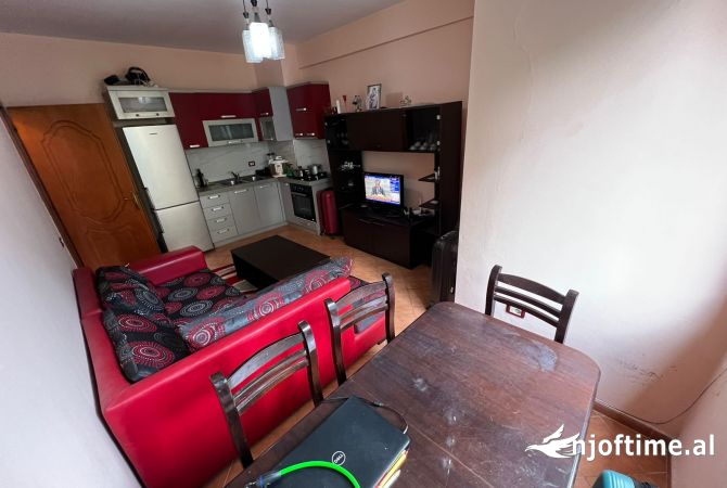 Shtepi me qera 1+1 ne Tirane - 40,000 Leke