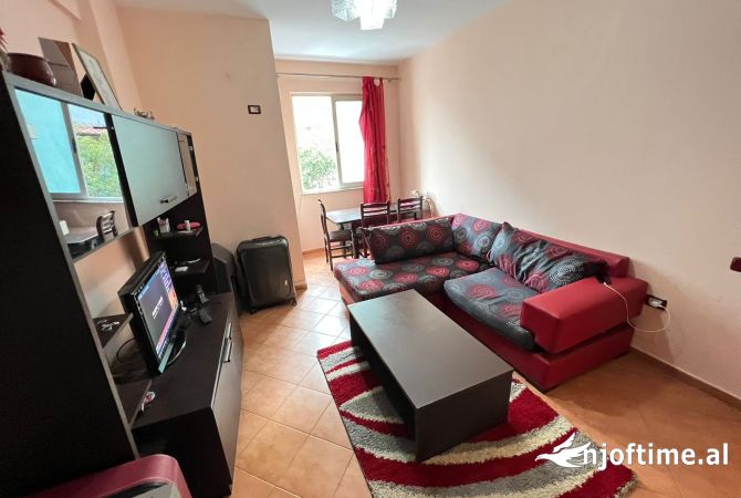 Shtepi me qera Apartament ne Tirane, 1+1, Mobilimi E mobiluar, Pagesa 40,000  Leke.