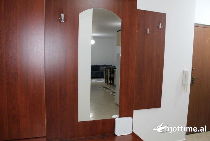 Shtepi me qera Apartament ne Tirane, 2+1, Mobilimi E mobiluar, Pagesa 600  Euro.