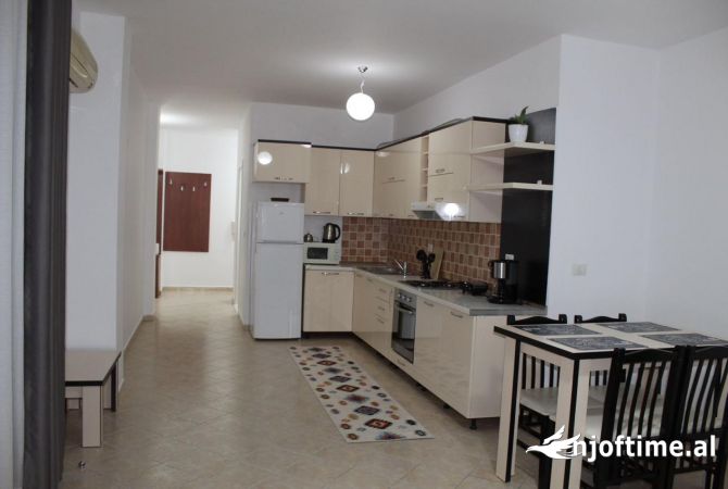 Shtepi me qera Apartament ne Tirane, 2+1, Mobilimi E mobiluar, Pagesa 600  Euro.