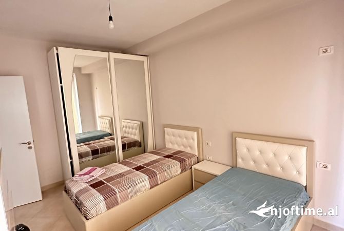 Shtepi me qera Apartament ne Tirane, 2+1, Mobilimi E mobiluar, Pagesa 700  Euro.