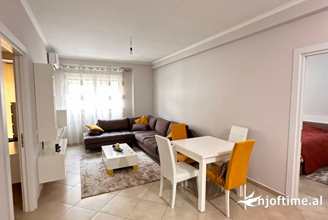 Shtepi me qera Apartament ne Tirane, 2+1, Mobilimi E mobiluar, Pagesa 700  Euro.
