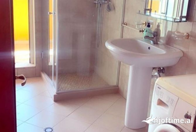 Shtepi me qera 2+1 ne Tirane - 650 Euro