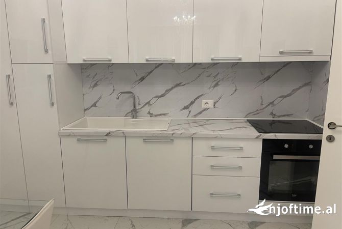 Shtepi me qera Apartament ne Tirane, 1+1, Mobilimi E mobiluar, Pagesa 80,000  Leke.