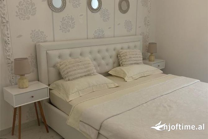 Shtepi me qera Apartament ne Tirane, 1+1, Mobilimi E mobiluar, Pagesa 80,000  Leke.