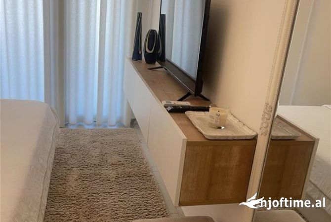 Shtepi me qera Apartament ne Tirane, 1+1, Mobilimi E mobiluar, Pagesa 80,000  Leke.