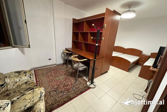 Shtepi me qera Apartament ne Tirane, 1+1, Mobilimi E mobiluar, Pagesa 450  Euro.