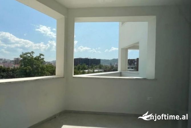 Shtepi me qera 2+1 ne Tirane - 490 Euro