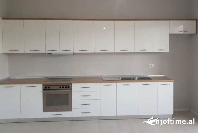 Shtepi me qera Apartament ne Tirane, 2+1, Mobilimi Pjeserisht e mobiluar, Pagesa 490  Euro.