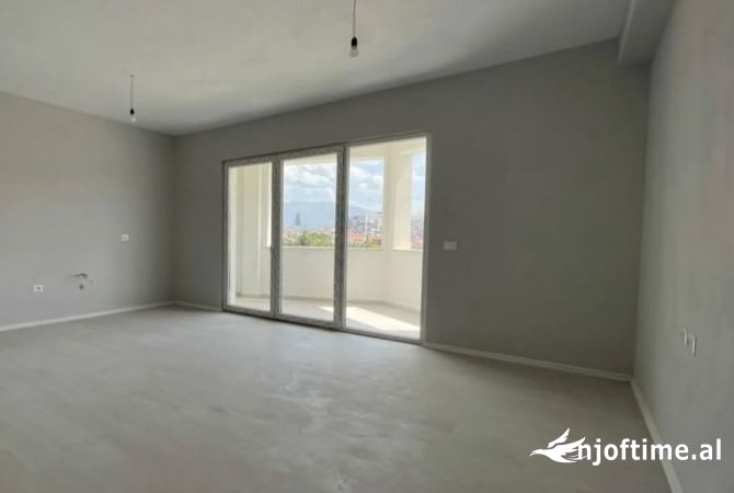 Shtepi me qera 2+1 ne Tirane - 490 Euro