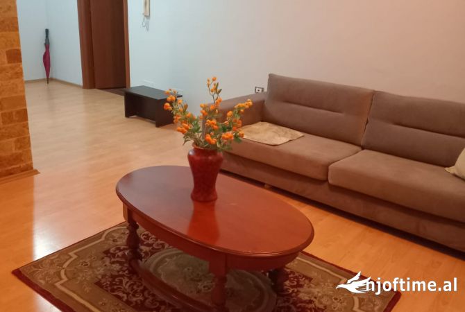 Shtepi me qera 1+1 ne Tirane - 40,000 Leke