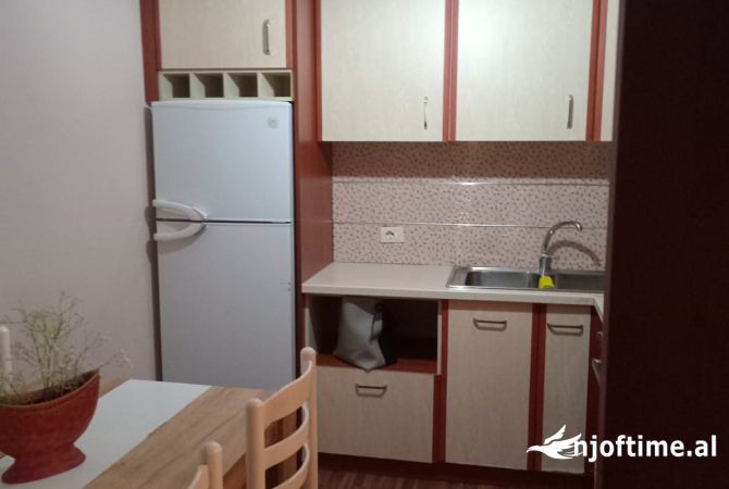 Shtepi me qera Apartament ne Tirane, 1+1, Mobilimi E mobiluar, Pagesa 40,000  Leke.