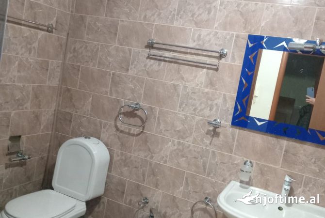 Shtepi me qera Apartament ne Tirane, 1+1, Mobilimi E mobiluar, Pagesa 40,000  Leke.