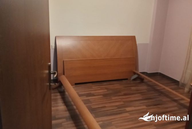 Shtepi me qera Apartament ne Tirane, 1+1, Mobilimi E mobiluar, Pagesa 40,000  Leke.