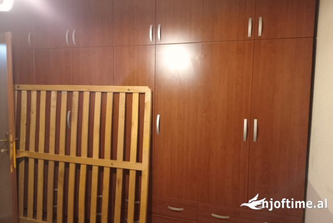 Shtepi me qera Apartament ne Tirane, 1+1, Mobilimi E mobiluar, Pagesa 40,000  Leke.