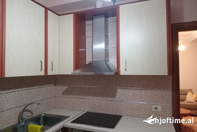 Shtepi me qera Apartament ne Tirane, 1+1, Mobilimi E mobiluar, Pagesa 40,000  Leke.