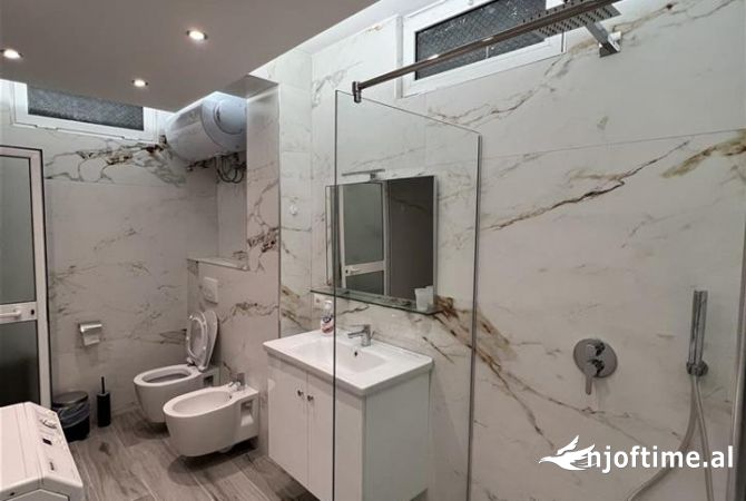 Shtepi me qera Apartament ne Tirane, 2+1, Mobilimi E mobiluar, Pagesa 1,200  Euro.