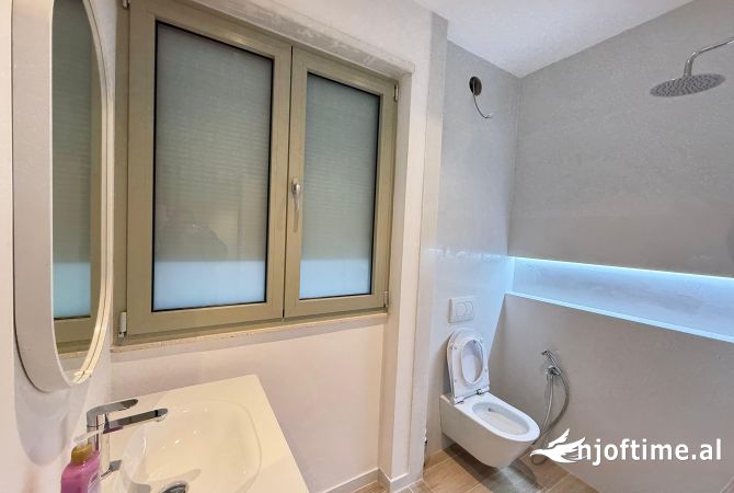 Ambient biznesi me qera 3+1 ne Tirane - 85,000 Leke