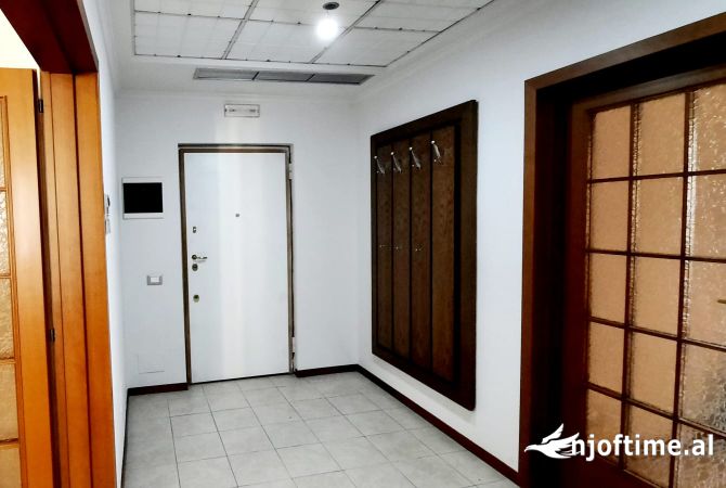 Shtepi me qera 2+1 ne Tirane - 1,800 Euro