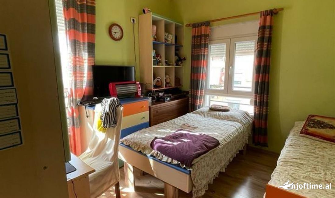 Shtepi ne shitje Apartament ne Tirane, 3+1, Mobilimi E mobiluar, Pagesa 245,000  Euro.