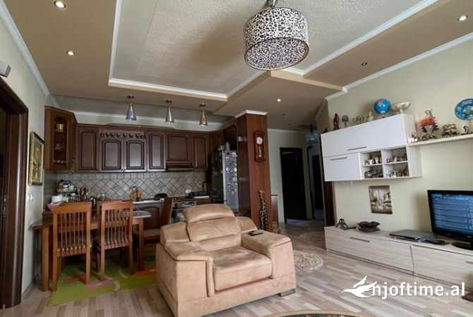 Shtepi ne shitje Apartament ne Tirane, 3+1, Mobilimi E mobiluar, Pagesa 245,000  Euro.