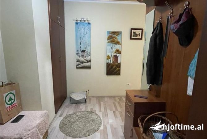 Shtepi ne shitje Apartament ne Tirane, 3+1, Mobilimi E mobiluar, Pagesa 245,000  Euro.