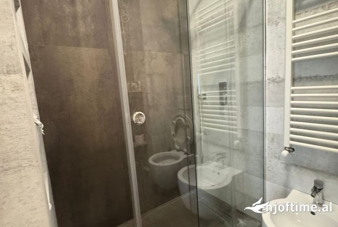 Shtepi ne shitje Apartament ne Tirane, 2+1, Mobilimi E mobiluar, Pagesa 206,000  Euro.