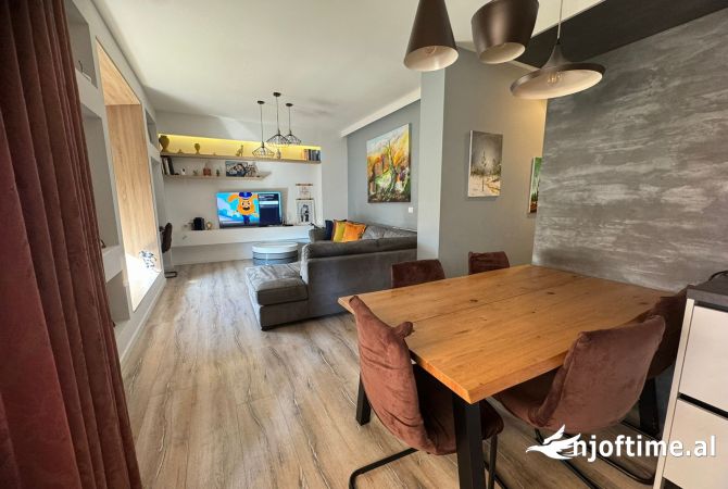 Shtepi ne shitje Apartament ne Tirane, 2+1, Mobilimi E mobiluar, Pagesa 206,000  Euro.