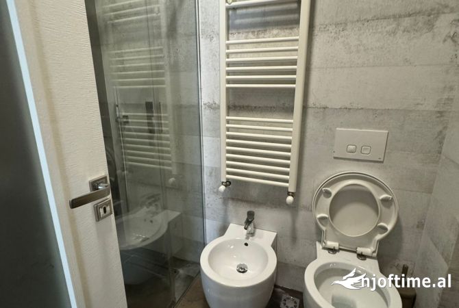 Shtepi ne shitje Apartament ne Tirane, 2+1, Mobilimi E mobiluar, Pagesa 206,000  Euro.