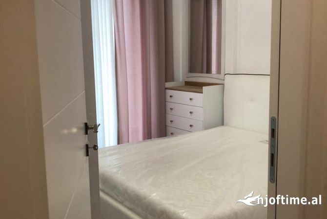 Shtepi me qera Apartament ne Tirane, 1+1, Mobilimi E mobiluar, Pagesa 550  Euro.