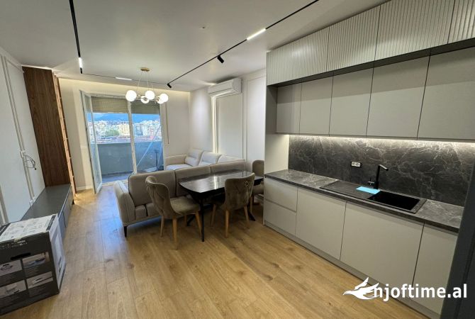Shtepi ne shitje Apartament ne Tirane, 1+1, Mobilimi E mobiluar, Pagesa 160,000  Euro.