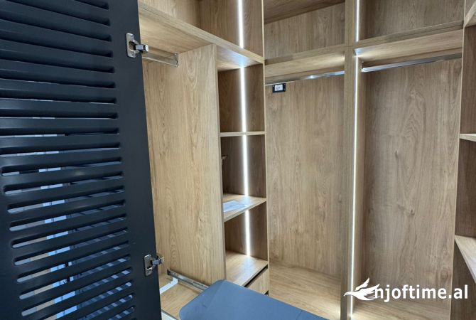 Shtepi ne shitje Apartament ne Tirane, 1+1, Mobilimi E mobiluar, Pagesa 160,000  Euro.