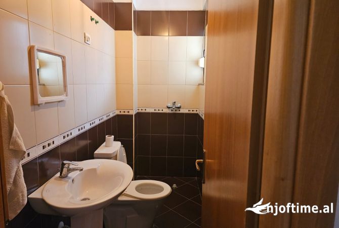 Shtepi me qera Apartament ne Tirane, 2+1, Mobilimi E mobiluar, Pagesa 55,000  Leke.