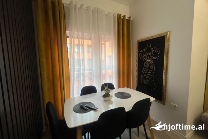 Shtepi ne shitje Apartament ne Tirane, 2+1, Mobilimi E mobiluar, Pagesa 140,000  Euro.