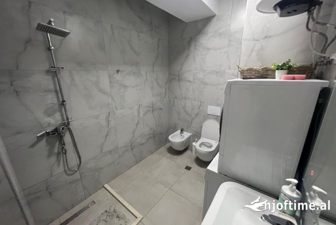 Shtepi ne shitje Apartament ne Tirane, 2+1, Mobilimi E mobiluar, Pagesa 140,000  Euro.