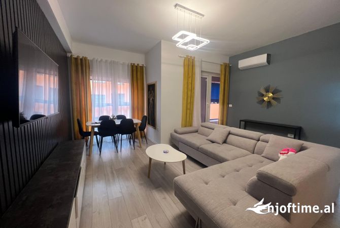 Shtepi ne shitje Apartament ne Tirane, 2+1, Mobilimi E mobiluar, Pagesa 140,000  Euro.