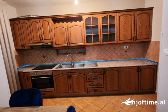 Shtepi me qera Shtepi Private ne Tirane, 2+1, Mobilimi E mobiluar, Pagesa 55,000  Leke.