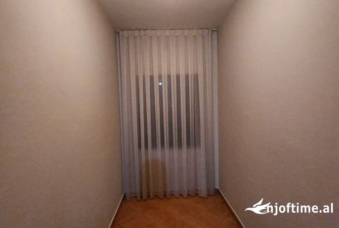 Shtepi me qera Shtepi Private ne Tirane, 2+1, Mobilimi E mobiluar, Pagesa 55,000  Leke.