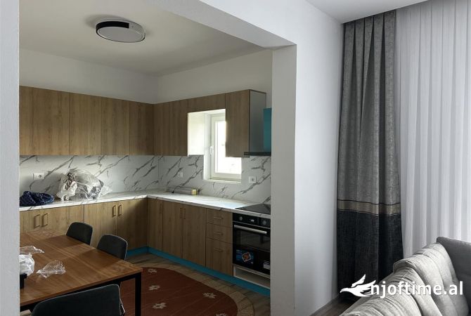 Shtepi me qera Shtepi Private ne Tirane, 3+1, Mobilimi E mobiluar, Pagesa 70,000  Leke.