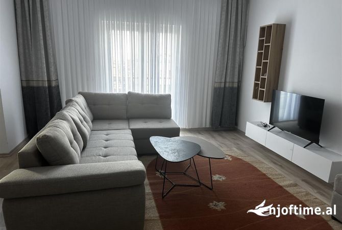 Shtepi me qera Shtepi Private ne Tirane, 3+1, Mobilimi E mobiluar, Pagesa 70,000  Leke.