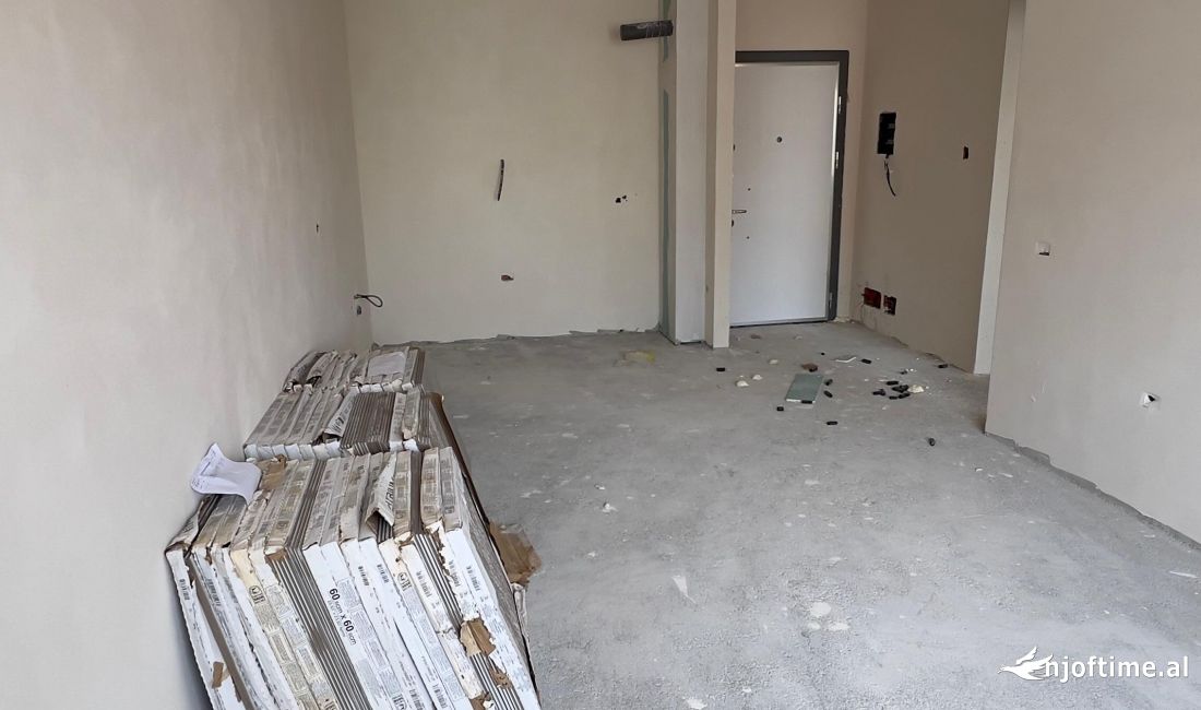 Shtepi ne shitje Apartament ne Tirane, 2+1, Mobilimi Bosh, pa mobiluar, Pagesa 160,000  Euro.