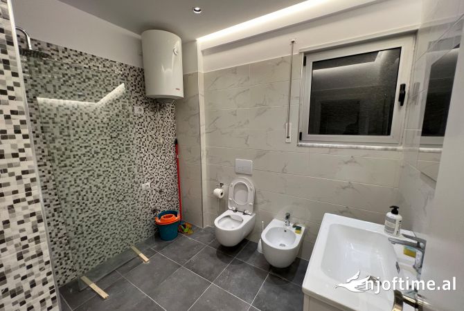 Shtepi ne shitje Apartament ne Tirane, 3+1, Mobilimi Bosh, pa mobiluar, Pagesa 280,000  Euro.