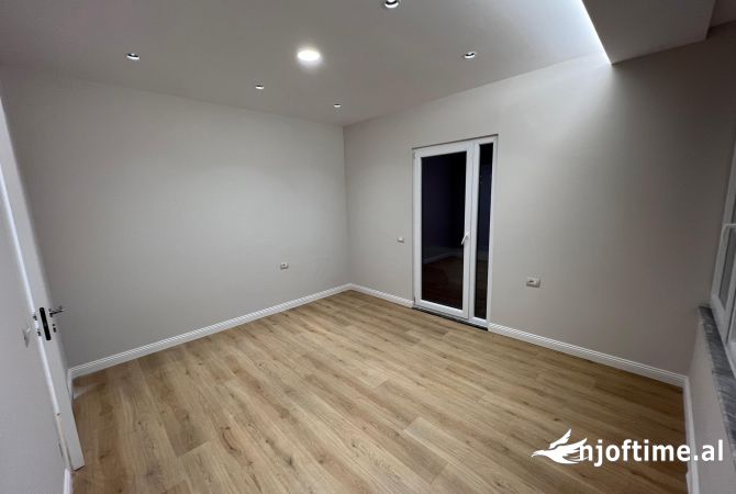 Shtepi ne shitje Apartament ne Tirane, 3+1, Mobilimi Bosh, pa mobiluar, Pagesa 280,000  Euro.
