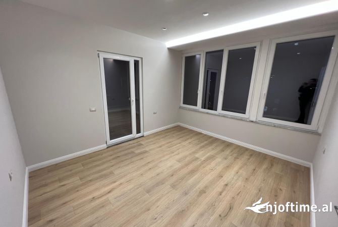 Shtepi ne shitje Apartament ne Tirane, 3+1, Mobilimi Bosh, pa mobiluar, Pagesa 280,000  Euro.