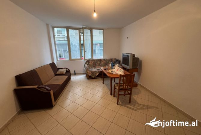 Shtepi me qera Apartament ne Tirane, 1+1, Mobilimi E mobiluar, Pagesa 35,000  Leke.