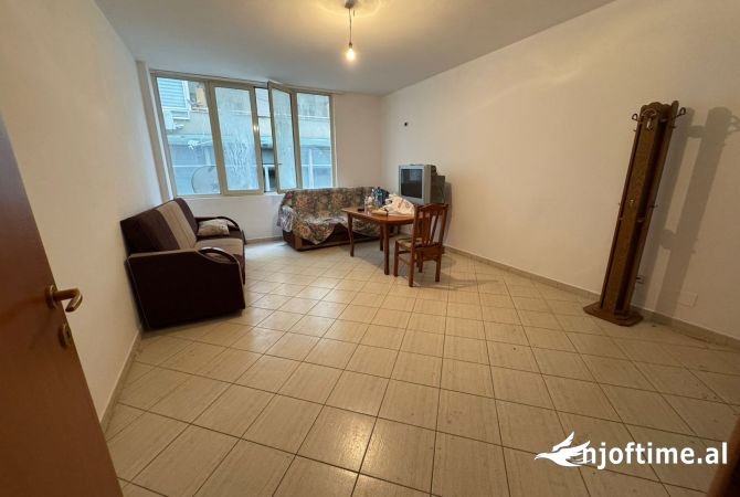 Shtepi me qera Apartament ne Tirane, 1+1, Mobilimi E mobiluar, Pagesa 35,000  Leke.
